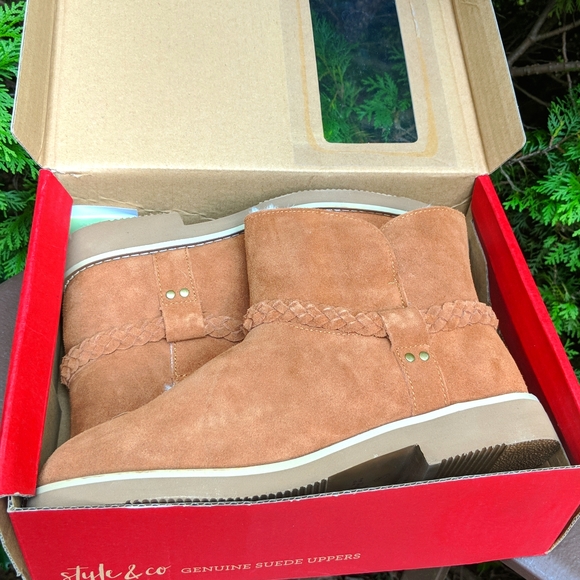 Style & Co. Fur-lined Leather Ankle Booties - Picture 3 of 8